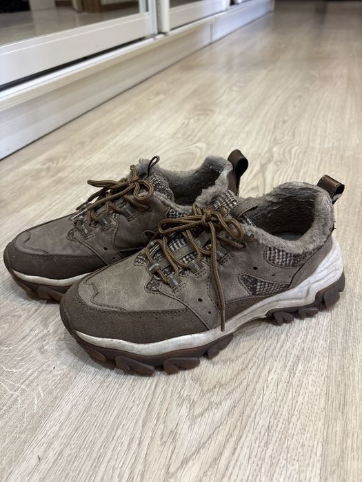 Кроссовки на 37 размер