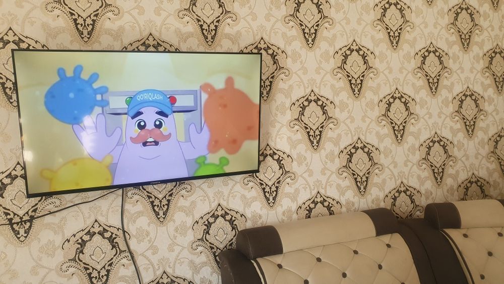 Срочна телевизор сотилади 95/55  снтмитр янги олинганига бир ярим йил