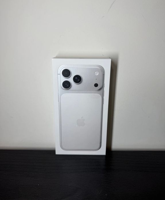 iPhone 17 Pro and Pro Max 256GB! New! CH/A! 2 Sim!