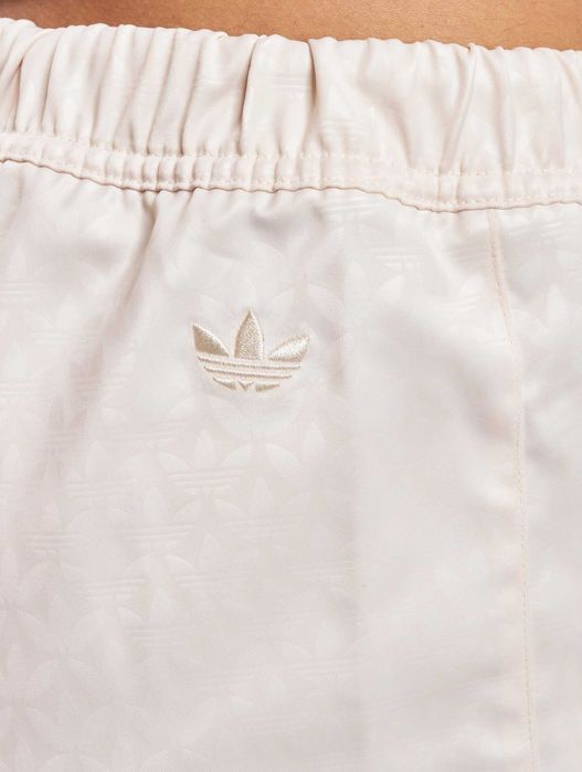 Сатенени шорти ADIDAS нови с етикет