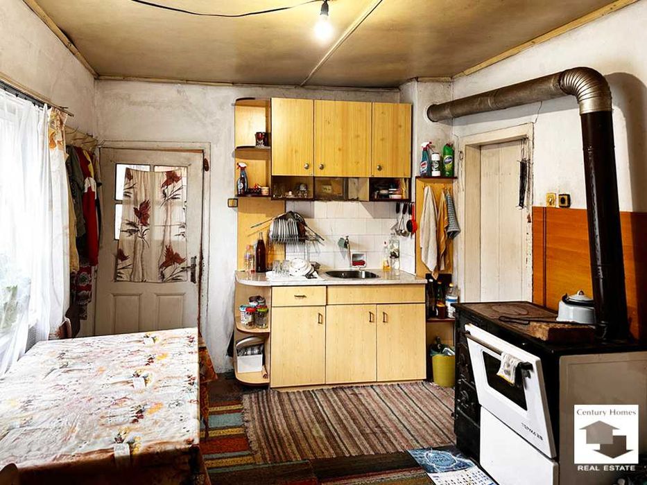 180057 Двуетажна къща в с. Станчов хан, на 12 км. от град Трявна