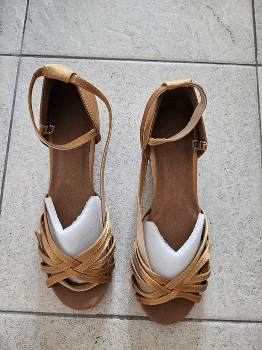 Детски обувки за танци