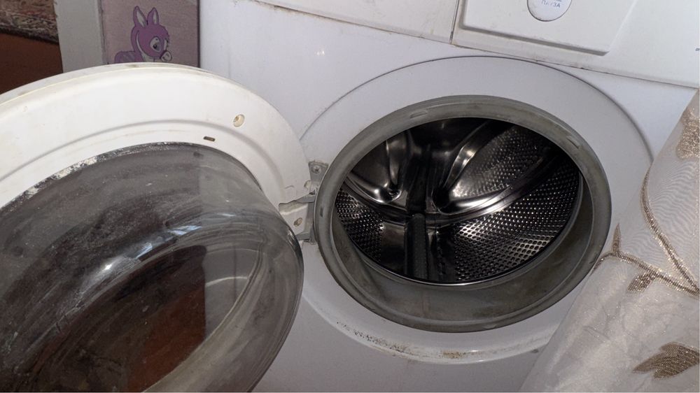 Продам нерабочую стиральную машину