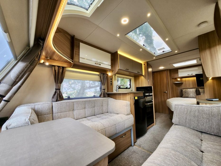 Inchiriez rulota camping deosebita