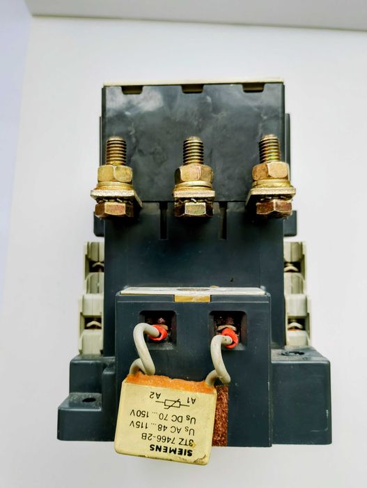 Контактор SIEMENS 3TK48 110V – силови контакти отлични