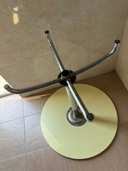 Маса жълта в много добро състояние