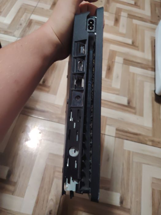 Vând PS 4 piesee