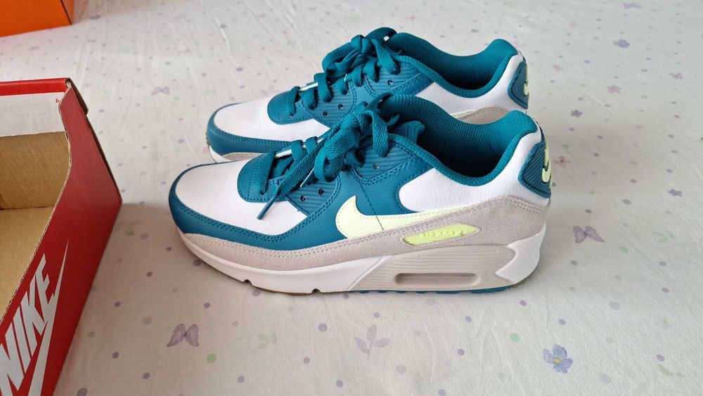 Дамски маратонки NIKE AIR MAX 90