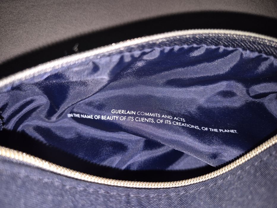 Оригинален чисто нов Guerlain несесер за гримове