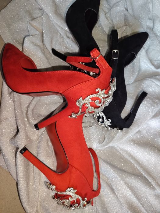 Pantofi negri și roși Nr 36