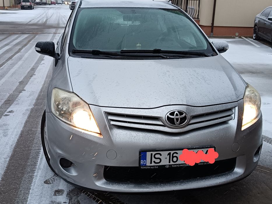 Toyota  Auris 2010