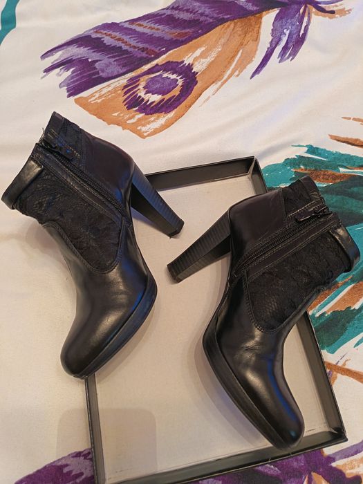 Botine din piele naturală