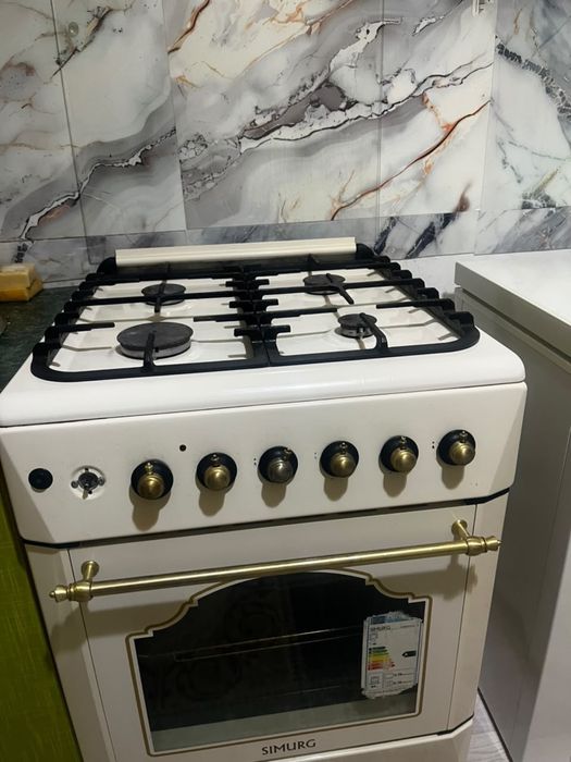 Продам газ плиту срочно