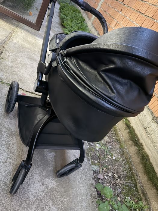 Ofer spre vanzare Carucior negru Hot Mom 3in1 Negociabil