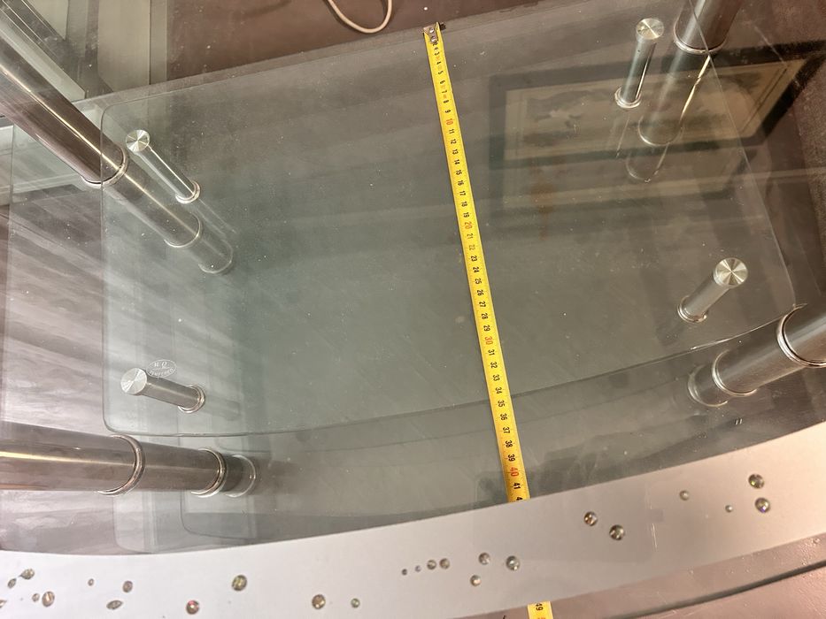 Стеклянная тумба под телевизор