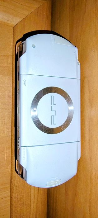 Husa + încărcător & PSP + joc