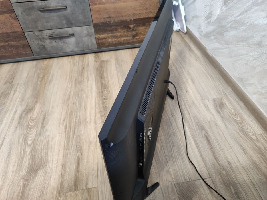 Televizor Samsung Smart TV 105 cm