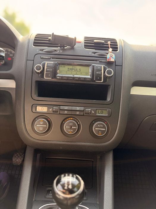 Volkswagen Golf 5 / 1.6 MPI Benzina / 2009