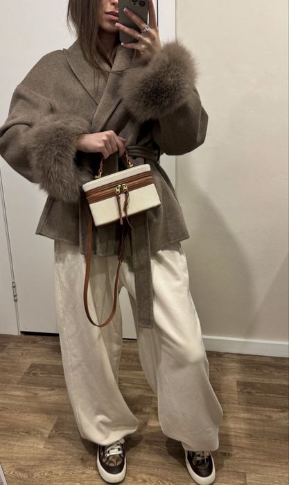 Palton scurt din lana cu blanita bej