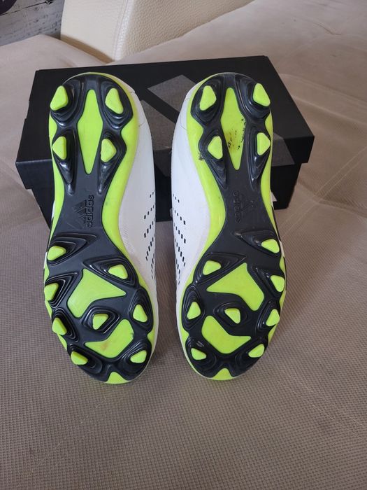 Детски футболни обувки