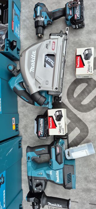 Makita set  scule pe acumulator de 40 V
