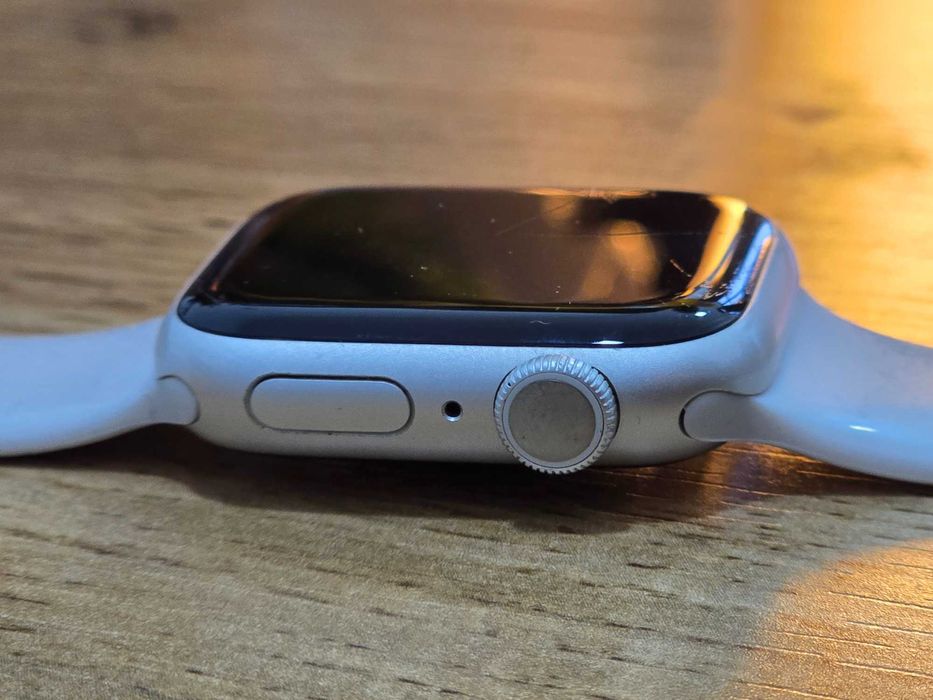 Apple Watch Series 7 (NIKE) 40mm icloud