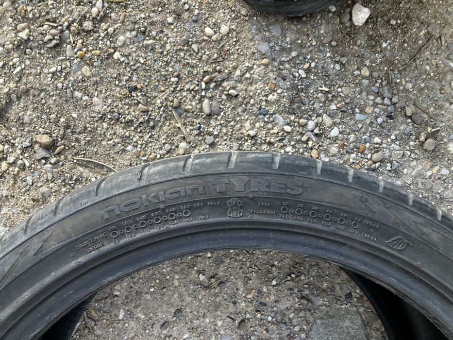 Една гума 255/35/18