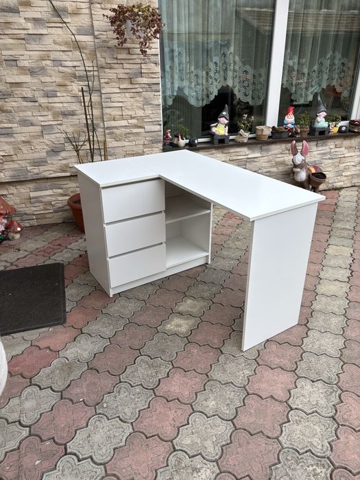 Birou copii utilizat cu 3 sertare plus doua compartimente