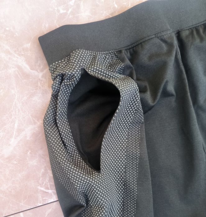 Under Armour къси панталони S размер