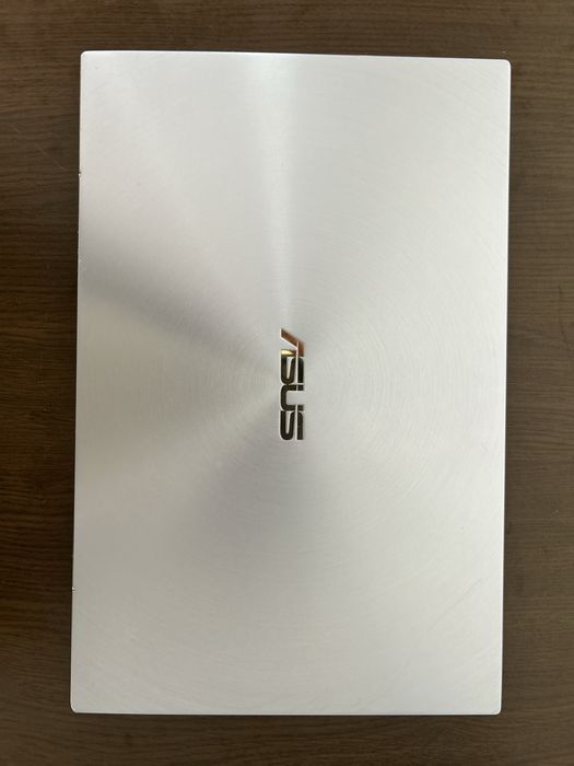 Laptop ASUS ZenBook 14  Predare personală în GALAȚI