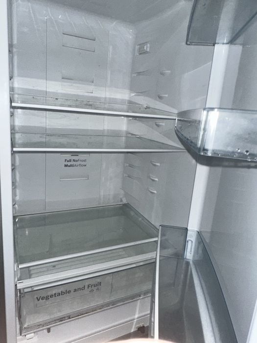 продам холодильник, работает но требуется ремон