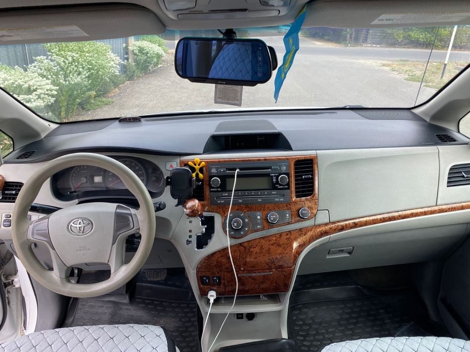 Продам машину Toyota Sienna. 2012 г.в