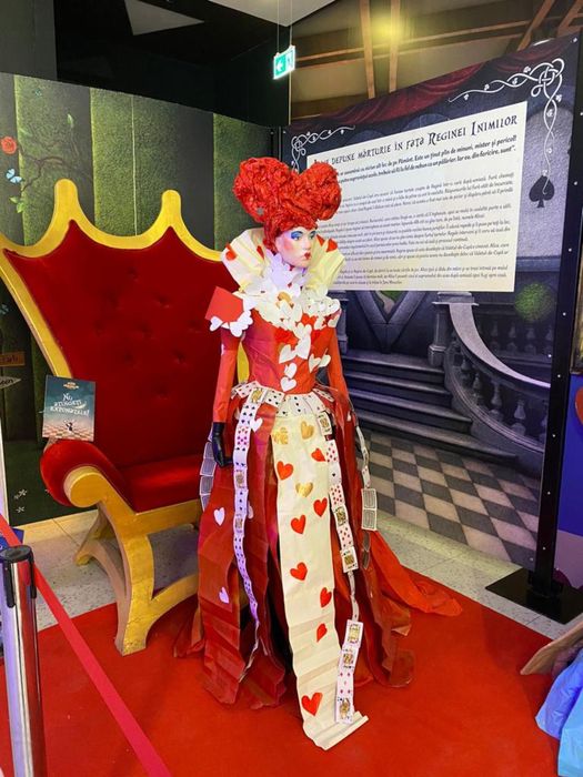 Decor scenografie, pictura, butaforie, efect U.V. arta murala