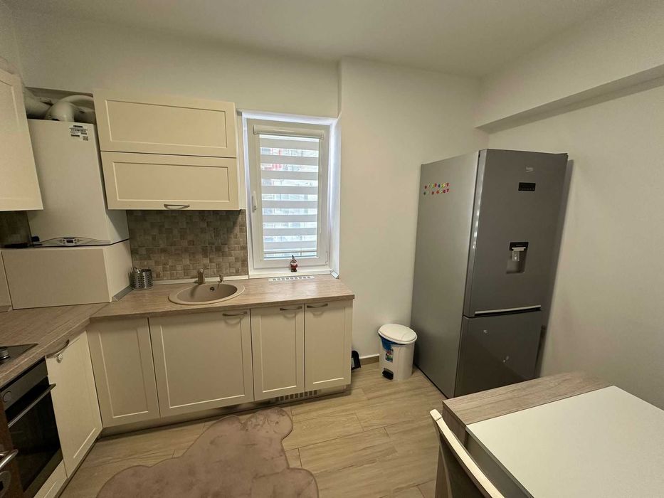 Ofer spre inchiriere apartament 2 camere  decomandat Rotar Park 1 langa metrou Pacii