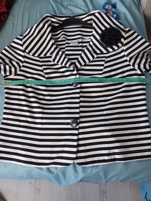 Vand costum si un sacou elegant