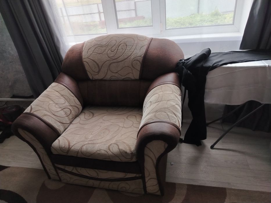 Продам диван с креслом