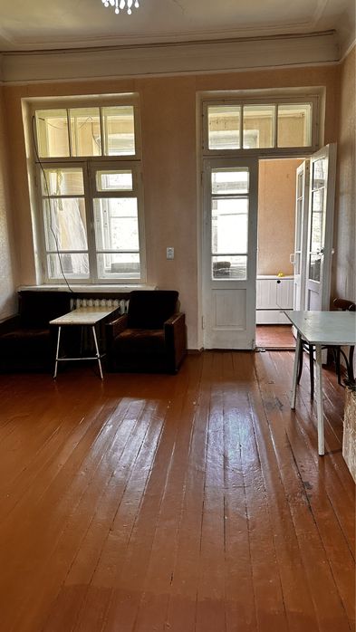 Сдается 2-х комнатная квартира в центре.