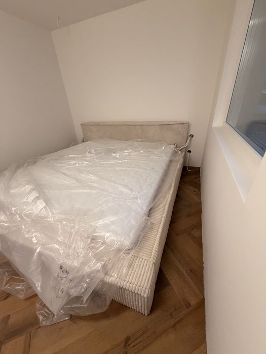 Чисто ново легло тапицирано