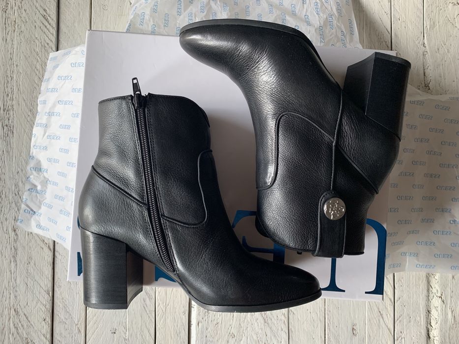 Botine Guess din piele naturala, toc masiv 8 cm, 36