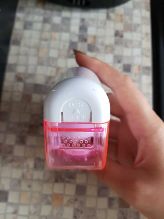 Машинка за почистване на дрехи, текстил и тапицерия - пилинг машинка