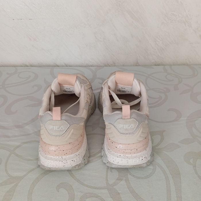 Продам кожаные кроссовки "FILA" р.38