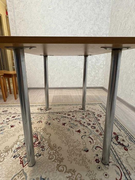 Продается стол со стульями