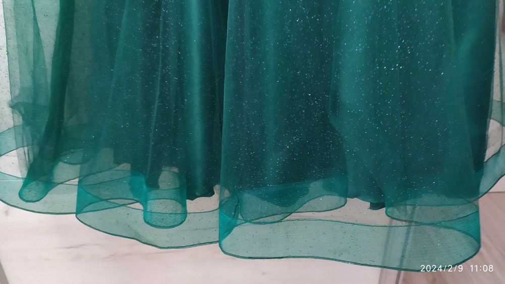 Продавам нова Абитуриентска рокля