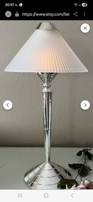 Ношна лампа работи със свещт