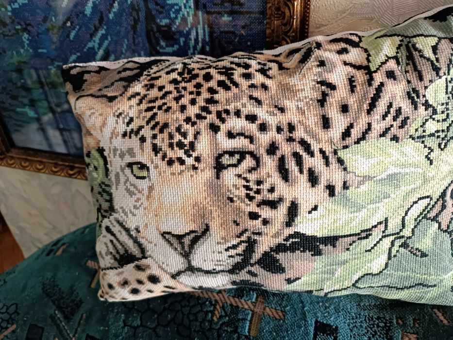 Вышитые подушечки