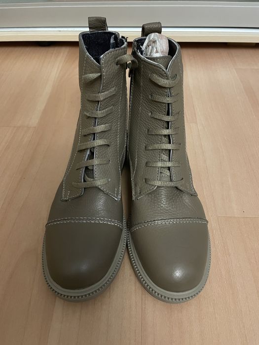 Продам женские кожанные ботинки