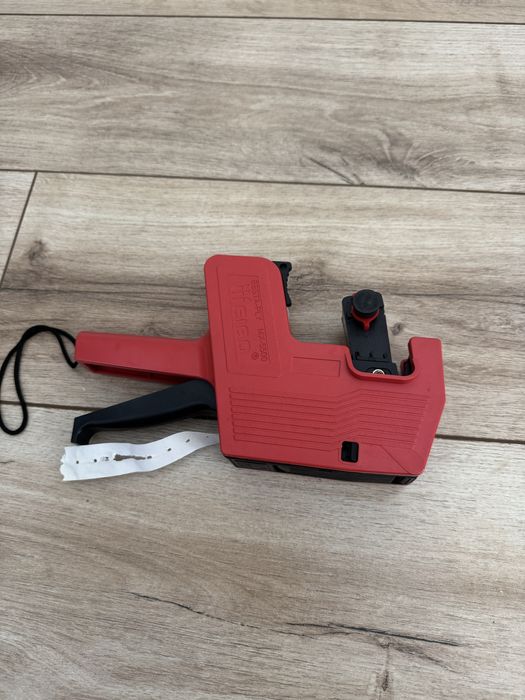 Пистолет для ценников.