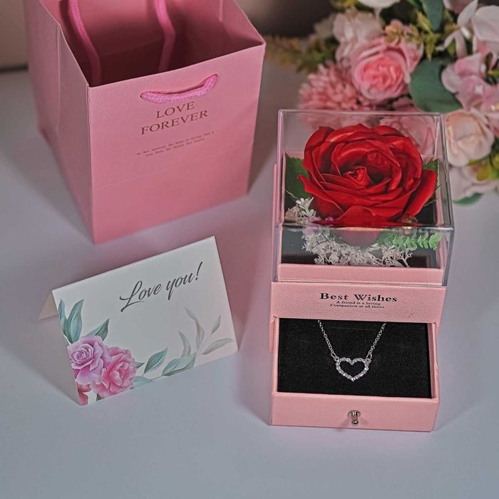 Луксозна Подаръчна Кутия с Вечна Роза и Колие, Подарък за 8 март