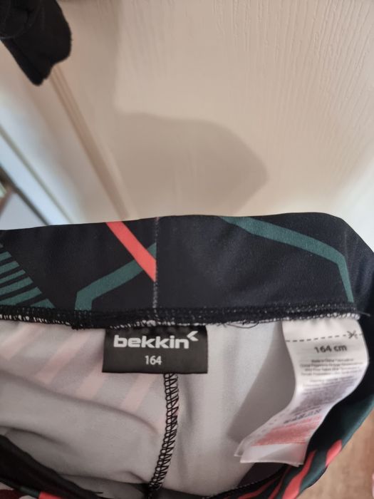 Клин и суитчър и спортен екип за момиче  около 150 см