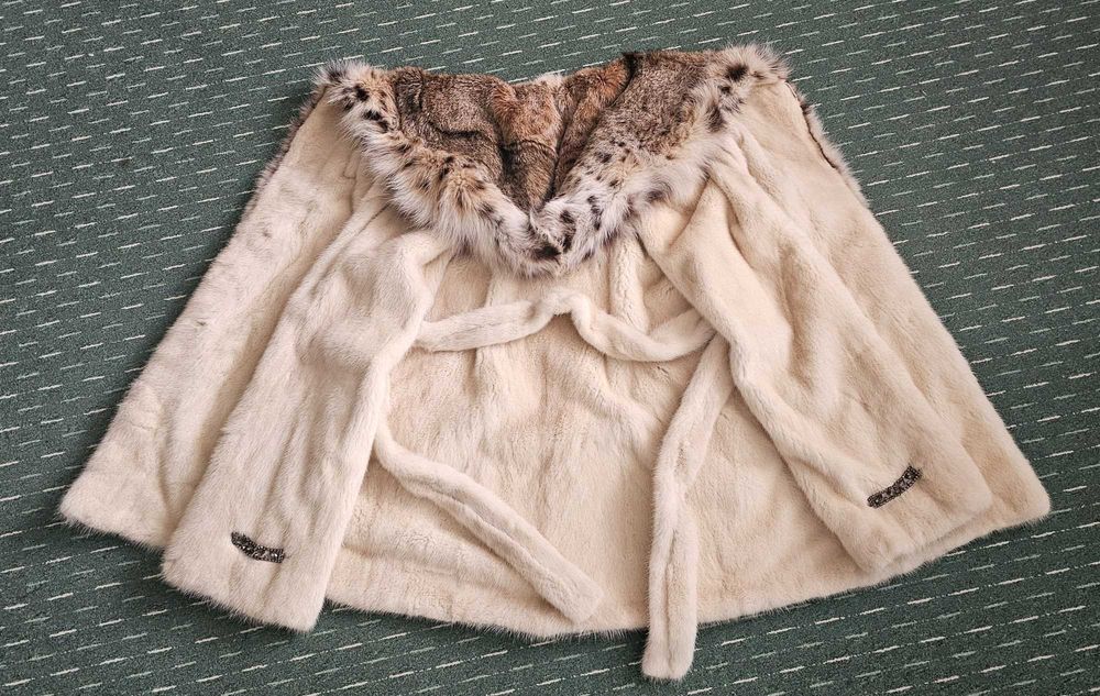 Шикозно палто от норка с качулка Рисъ